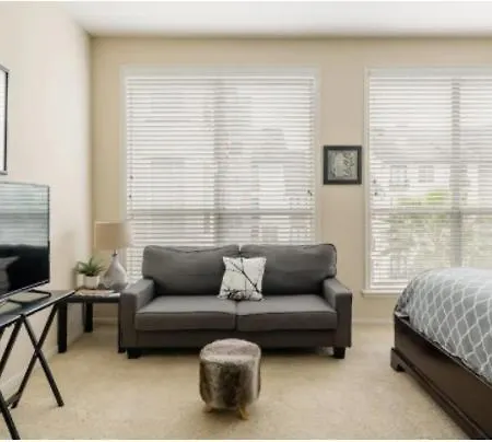 Relaxing Midtown Studio! Apartment